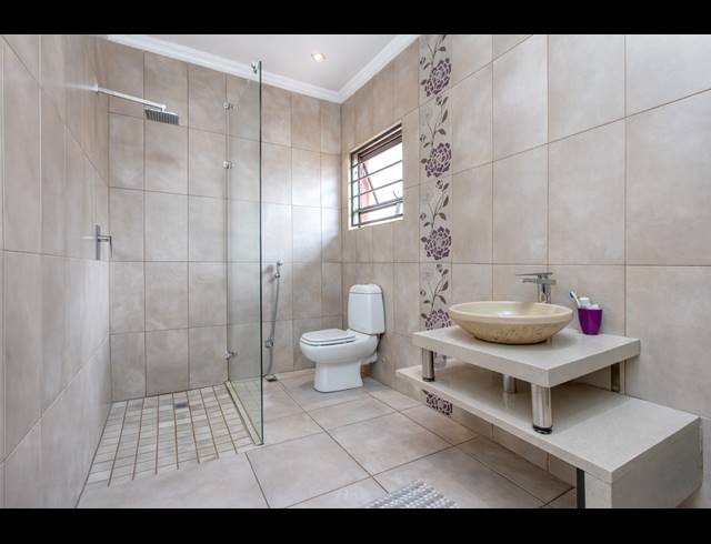 4 BEDROOM FREEHOLD FOR SALE IN MARLBORO GARDENS